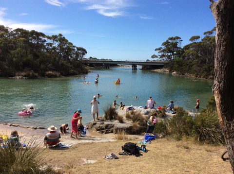 Crayfish Creek Van & Cabin Park - Australian Directory 2
