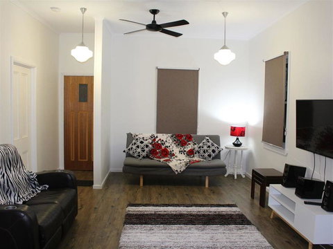 Creekview Cottage - 70 Lock Street - Australian Directory 3