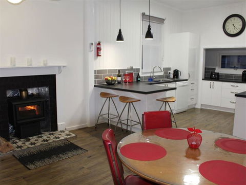 Creekview Cottage - 70 Lock Street - Australian Directory 2