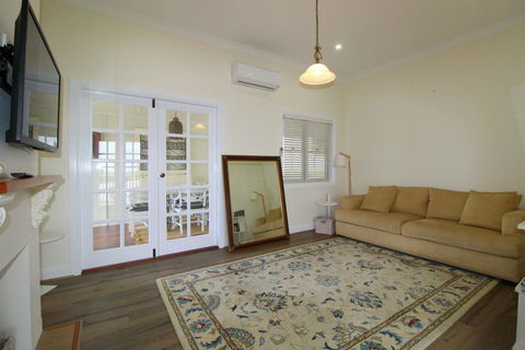 Crescent Haven, 2A View Street, - Australian Directory 0