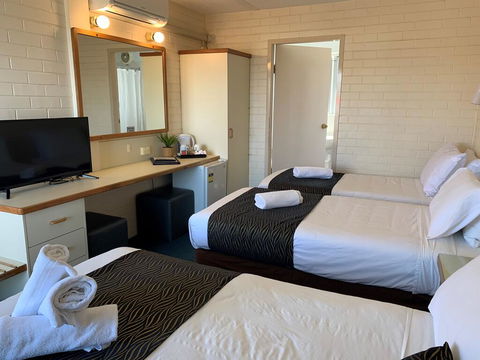 Crest Motor Inn - Australian Directory 3