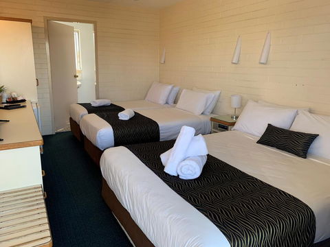 Crest Motor Inn - Australian Directory 2