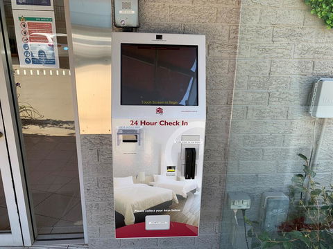 Crest Motor Inn - Australian Directory 1