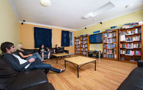 Cronulla Beach Backpackers - Australian Directory 0