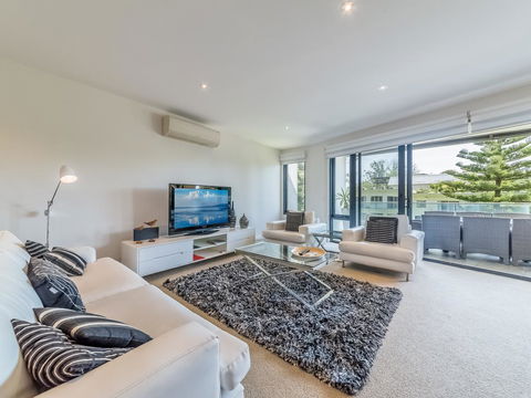 Cscape 3brm Apartment With A View - Australian Directory 3