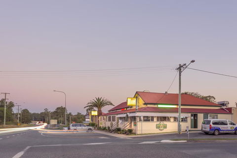 D'Aguilar Hotel Motel - Australian Directory 2