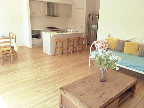 Daisy Villa - Close To Mel Airport & Hume Highway -Comfort - Australian Directory 1