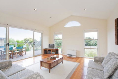 Darian Townhouse 1-28 - Australian Directory 3