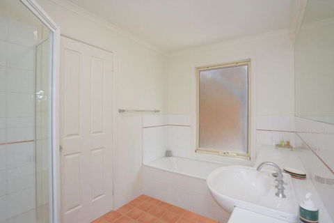 Darian Townhouse 1-28 - Australian Directory 2