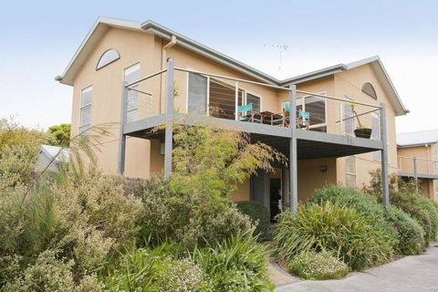Darian Townhouse 1-28 - Australian Directory 0