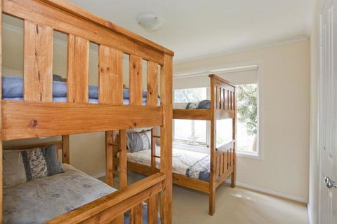 Darian Townhouse 1-28 - Australian Directory 1