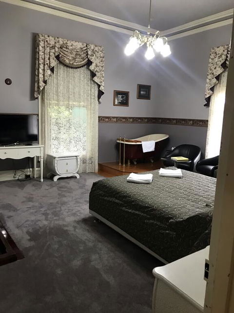 Daylesford Central Motor Inn - Australian Directory 3