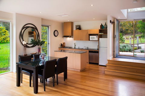 Daylesford Lake Villa 2 - Australian Directory 3