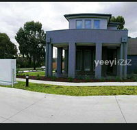 Decent new master room with private bathroom for one or two - Australian Directory