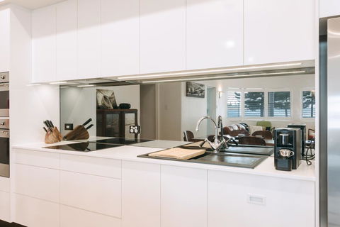 Deco Beach Luxury Apartments - Australian Directory 2