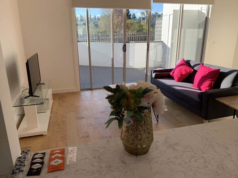 Delicate And Peaceful Bundoora Townhouse 12-R4 - Australian Directory 3