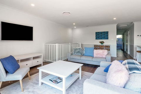 DESIGNER HOLIDAY BEACH PAD // 4 BED // COPA - Australian Directory 2