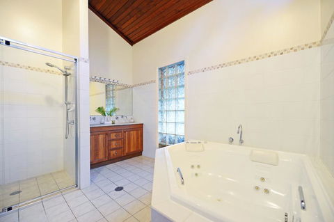 Diggers Beach Surf House - Australian Directory 2