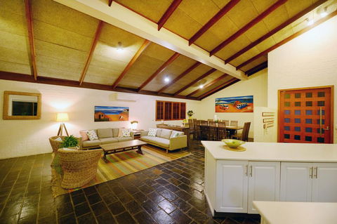 Diggers Beach Surf House - Australian Directory 3