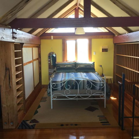 Dolphin Beach House - Australian Directory 3