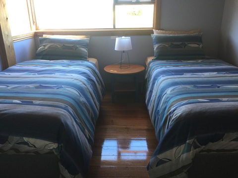 Dolphin Beach House - Australian Directory 2