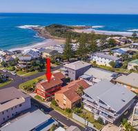 Doncaster - Yamba Main beach and sea pool - Australian Directory