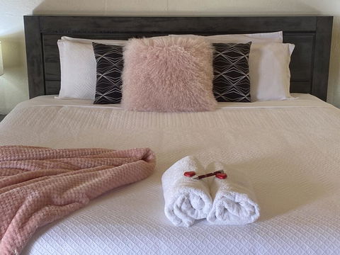 Double Nut Chalets, Daylesford - Australian Directory 3