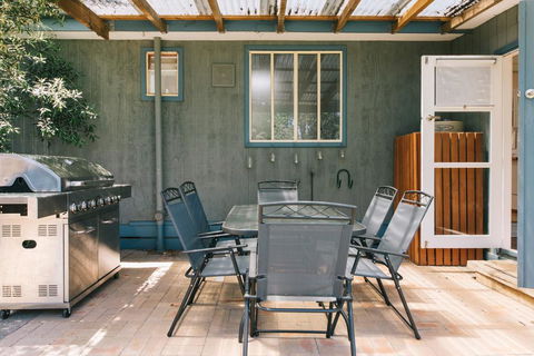 DOVESTONES BY THE SEA - INVERLOCH - Australian Directory 1