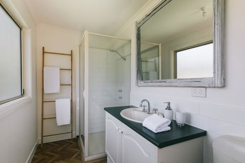 DOVESTONES BY THE SEA - INVERLOCH - Australian Directory 3