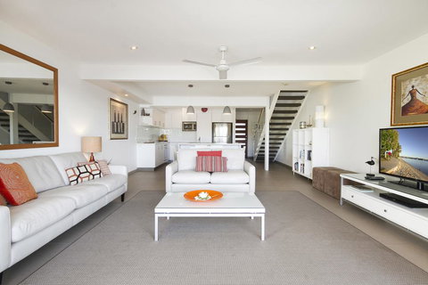 Driftwood U2 - Australian Directory 1