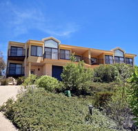Dromaius 5 - Great Views of The Snowy Mountains - Australian Directory