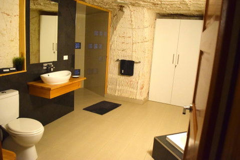 Dug Out B&B Apartments - Australian Directory 3
