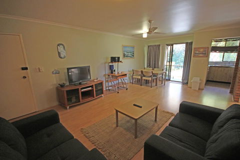 Dunes Holiday Apartments Unit 21 - Australian Directory 1