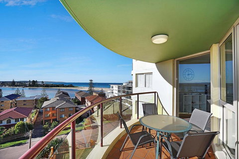 Eagle Wings - The Entrance, NSW - Australian Directory 1