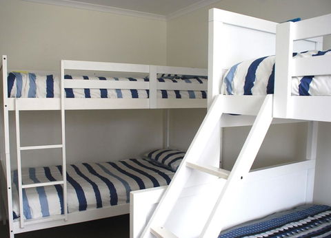 EAGLES NEST VIEWS ON TAMARA - Australian Directory 3