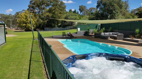 Early Settlers Motel Tocumwal - Australian Directory 0