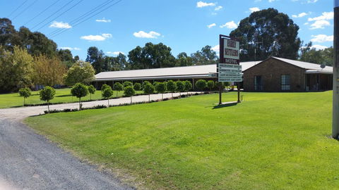 Early Settlers Motel Tocumwal - Australian Directory 1