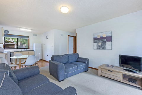 Eastern Beach Units #2 - Australian Directory 1