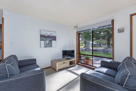 Eastern Beach Units #2 - Australian Directory 3