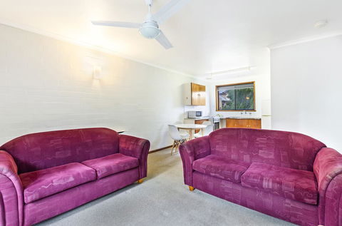 Eastern Beach Units #5 - Australian Directory 2