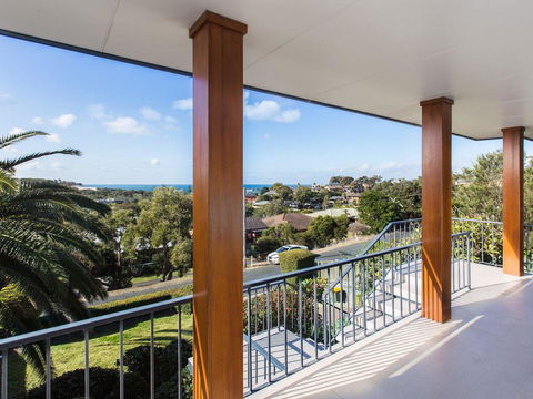 Easy Living At 14 Daphne Street - Australian Directory 2