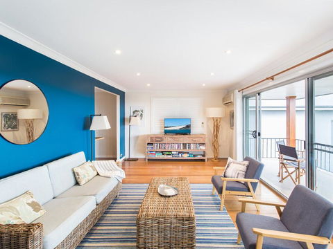 Easy Living At 14 Daphne Street - Australian Directory 3