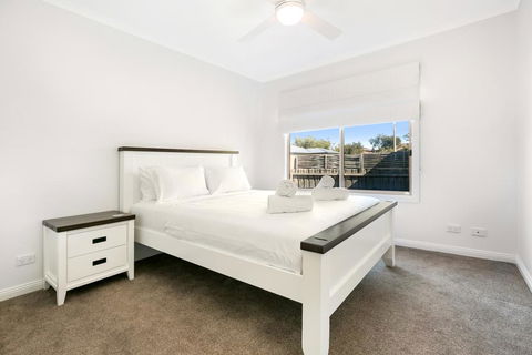Easy Living Rosebud - Australian Directory 2