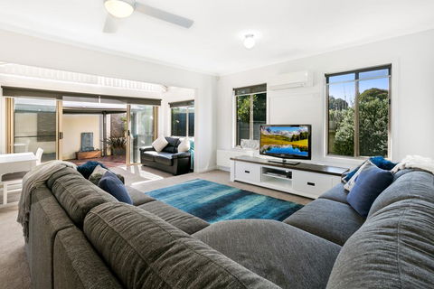Easy Living Rosebud - Australian Directory 0