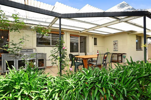 Eden On Eden - Australian Directory 1