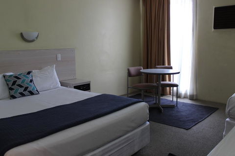 El Toro Motor Inn - Australian Directory 1