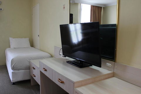 El Toro Motor Inn - Australian Directory 2