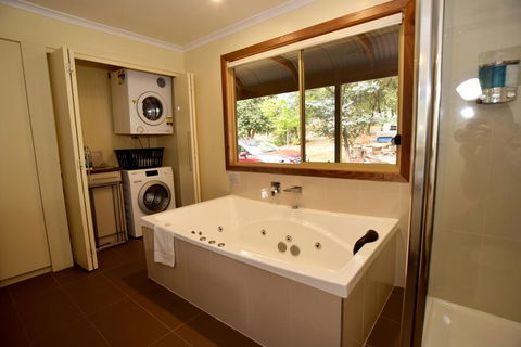 Ellimata Holiday Cottage - Australian Directory 2