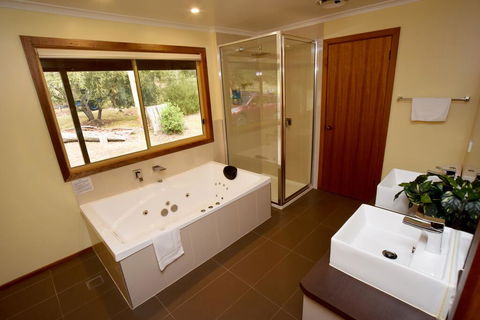 Ellimata Holiday Cottage - Australian Directory 1