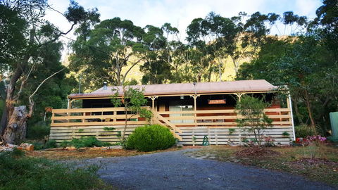 Ellimata Holiday Cottage - Australian Directory 0